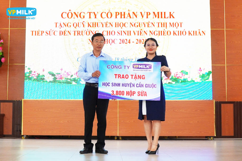 VPMILK TRAO TẶNG 3.800 HỘP SỮA DINH DƯỠNG VPMILK GROW+ CHO HỌC SINH HUYỆN CẦN GIUỘC, LONG AN image